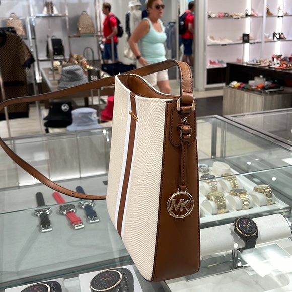 Michael Kors Jet Set Travel Large Messenger Bag (Luggage) 35S3GTVM3C
NWT - Picture 6 of 16